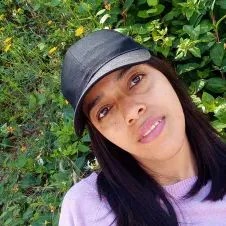 Niñera cariñosa con mucha paciencia y amable