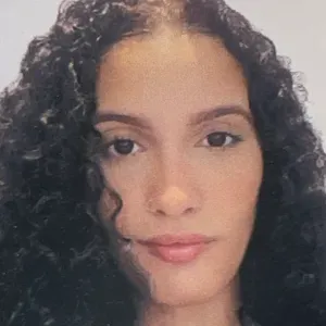 empregada de limpeza responsável em limpeza bruta