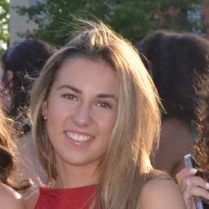 Baby-sitter motivée pour garder vos enfants