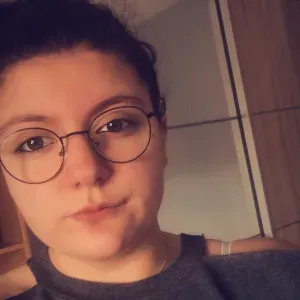 Femme de ménage la barre en ouche 