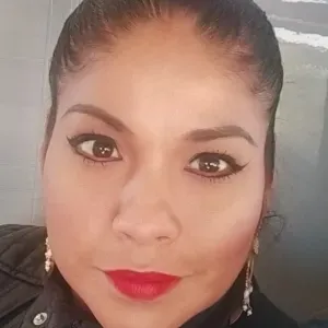 Jaune femme chercher heures des repassage et ménage