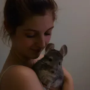 Pet sitter et étudiante en soin animalier sur bordeaux 