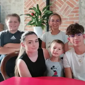 Poste pour un(e) dog-sitter - Petsitter à La Selle-en-He...