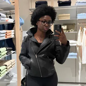 Baby-sitter sérieuse et disponible à Braine-l'Alleud