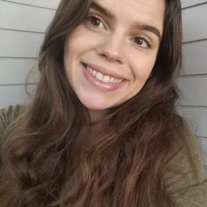 Baby-sitter douce et fiable, créative et attentive