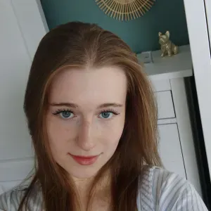 Étudiante infirmière qui offre ses services de baby sitting 