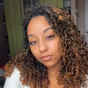   BABYSITTING DISPONIBLE – AVEC DOUCEUR ET BONNE HUMEUR ! 🌸