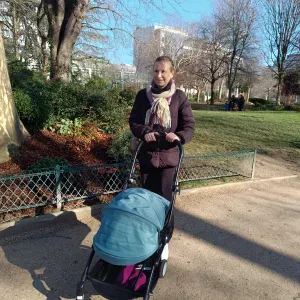 Je cherche une baby-sitter