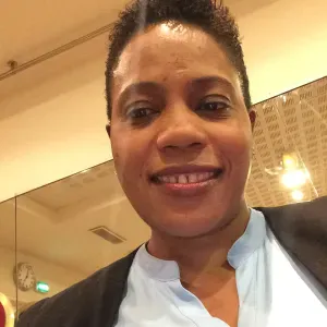 Experienced Babysitter in Paris 