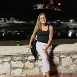 Hola,soy Maria.Ofrezco mis servicios de limpiadora