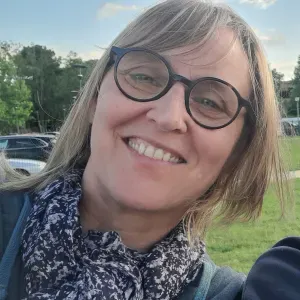 Baby-sitter pleine d'amour disponible