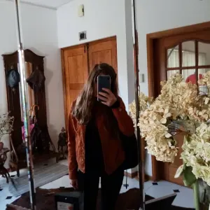 Babysitter a tempo inteiro, disposta a ajudar com tudo 