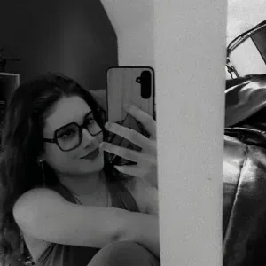 Étudiante attentive pour accompagner les personnes âgées 🤝