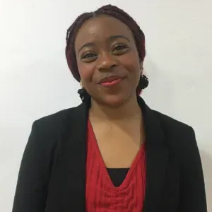 Babysitter  com  experiência  