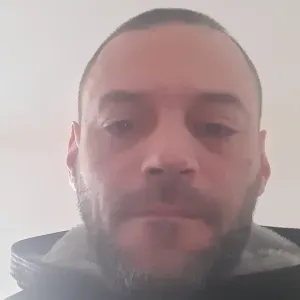 Empregado de limpeza responsável peniche