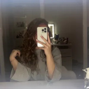 Baby-sitter souvent disponible 