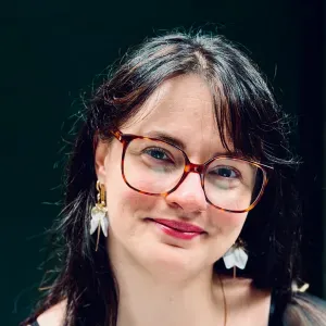 Aide à domicile disponible et bienveillante