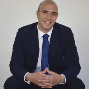 Cuidador de mascotas para contratar en Cómpeta