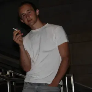  Viktor Dinant Je travaille le nettoyage et la construction.