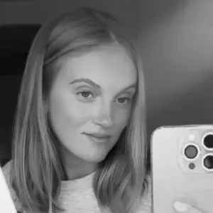 Professional childcarer looking for a full time job 