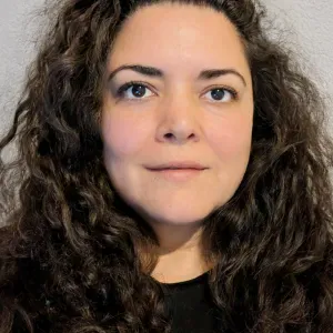 Maria looking for a part time job helping a family 