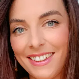 Femme de ménage disponible à Calais 