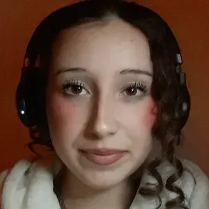 Baby-sitter expérimentée, fiable et attentionnée