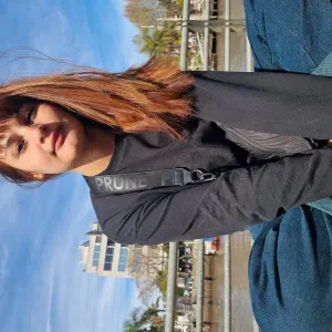 Hola, mi nombre es Micaela, tengo 30 años y soy argentina.