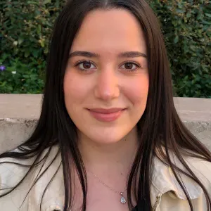 Étudiante motivée pour garde d'enfants à Lyon