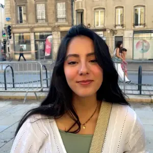 Baby-sitter sérieuse, disponible à Nancy et alentours