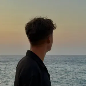 Baby-sitter à la recherche d'emplois pour garder vos enfants