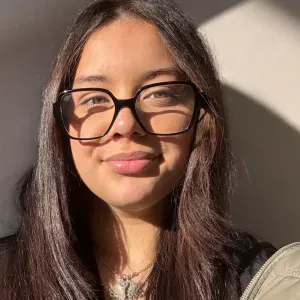 Lycéenne douce propose baby-sitting avec plaisir