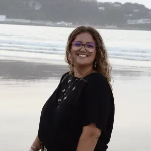 Baby-sitter avec expérience dans le 64