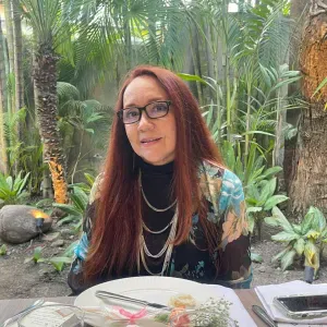 Cuidadora y acompañante de personas mayores