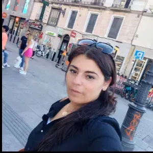 Bonjour, je suis Naziha de nationalité espagnole, j'ai 40 an