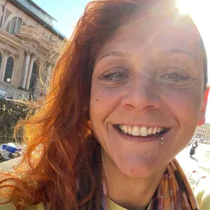 Babysitter empatica, dinamica, con esperienza e flessibile.