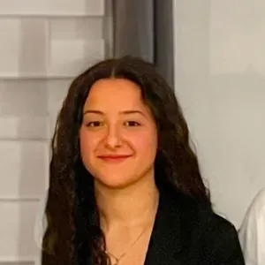 Étudiante en kiné, la baby-sitter qu'il vous faut !