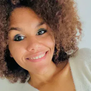 Babysitter attentionnée et dynamique