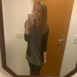 Kinderpflegerin bietet Unterstützung zu Hause