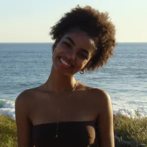 Baby-sitter expérimentée pour le mercredi