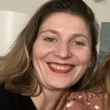 Recherche baby-sitter pour sortie d'école Paris-Houilles