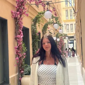 Babysitter looking for a job in Devon. 