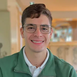 Menage responsable y dedicado a la limpieza.