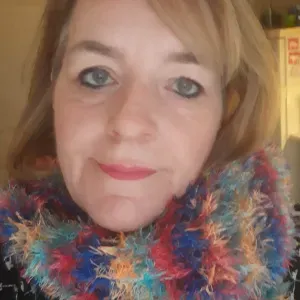 Garde à domicile expérimentée sérieuse dynamique et joyeuse