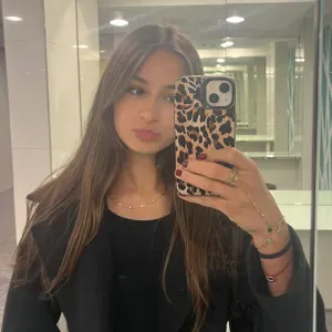 Juliette LEGER 🌸 baby sitter et pet sitter à DRAGUIGNAN !!