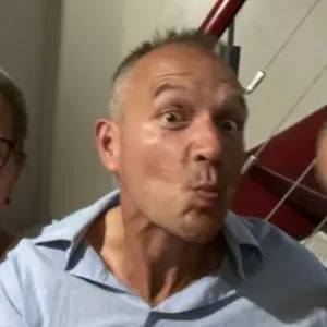 URGENT LOOKING FOR MAN (no women) aide handicapé jambes