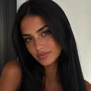 Femme de ménage sérieuse, douce et bienveillante
