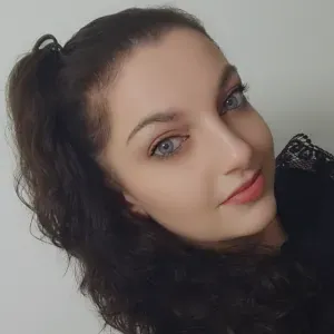 Agent d'entretien des locaux dans un établissement scolaire 