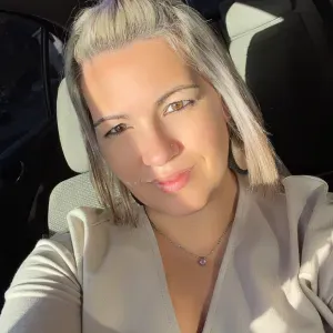 Empregada de limpeza responsável pontual 