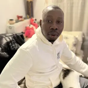 Un homme de ménage depuis quatre ans, je suis doué rapide,